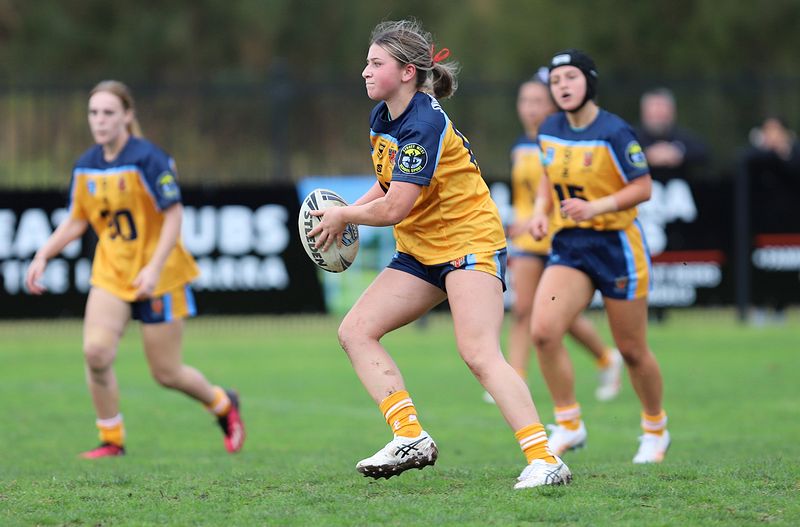 u16 Schoolgirls D1 RED v GOLD