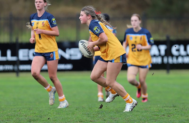 u16 Schoolgirls D1 RED v GOLD