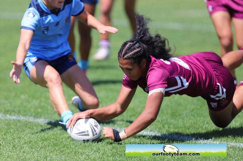 Pauline Moliga dives in for a try (Photo : Steve Montgomery)