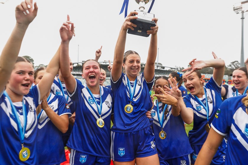 Bulldogs take the trophy home to northern NSW (Photo : NSWRL)